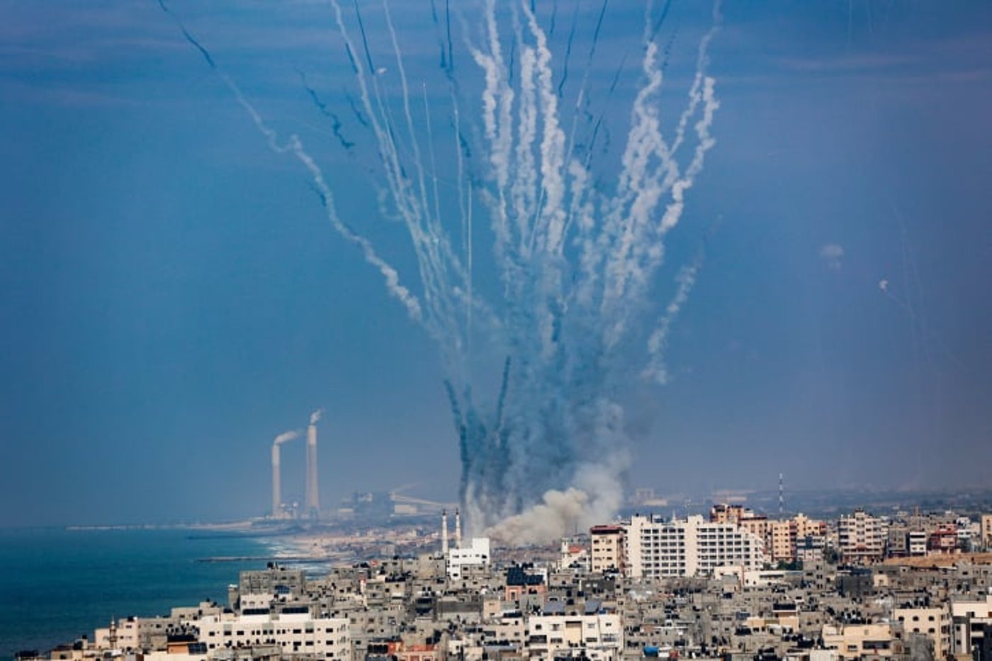 אזעקות נשמעו בגוש דן: שני פצועים מפגיעת רסיסים