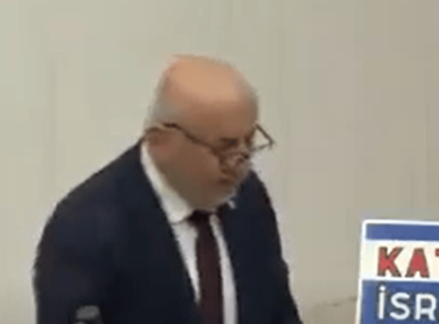 נאם נגד ישראל וחטף התקף לב בשידור. צפו