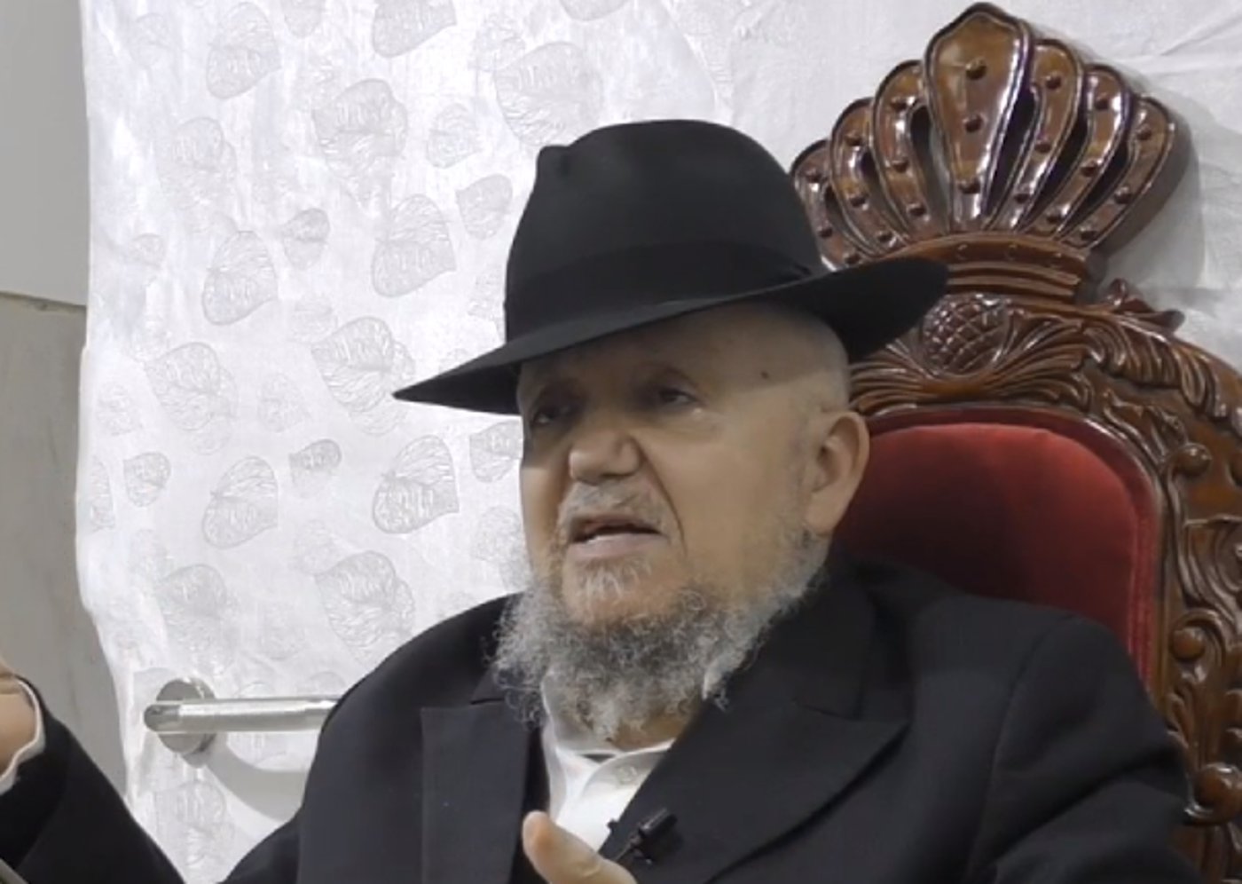 הרב מאזוז נגד מיצג המוזיאון: "אסור להכניס את הדעות האלה"