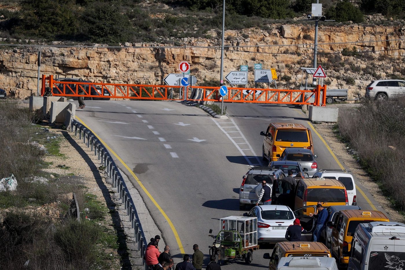 פיגוע דקירה ליד עטרת; המחבל חוסל