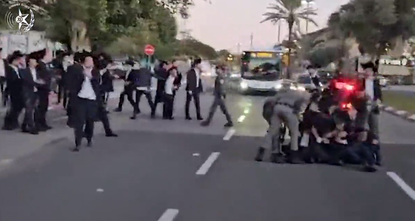התפרעויות באבו כביר: מפגינים ניסו לחטוף גופה מהמכון