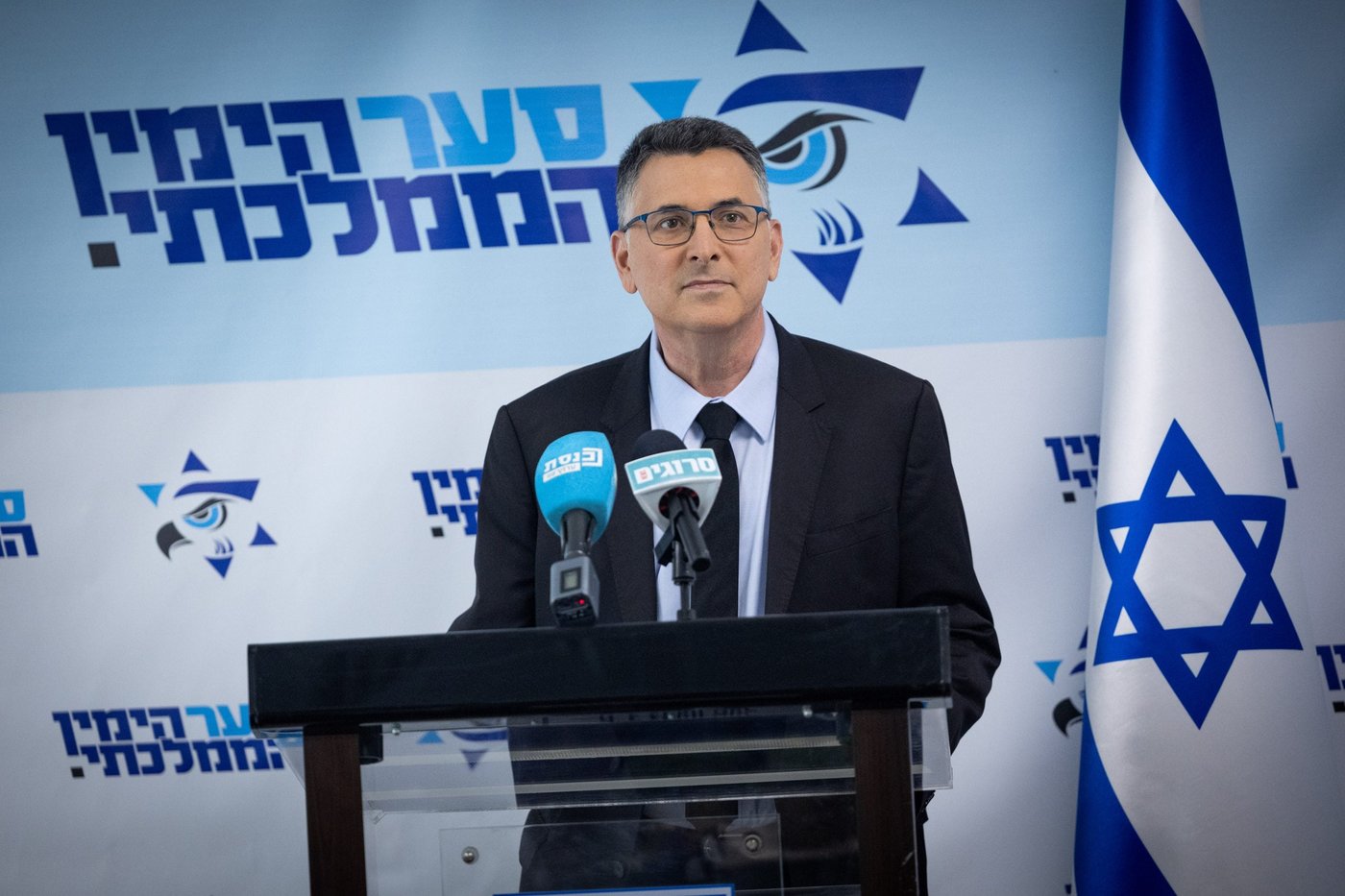 לאחר אירועי הלילה: שר החוץ יצא לביקור מדיני דחוף בהולנד