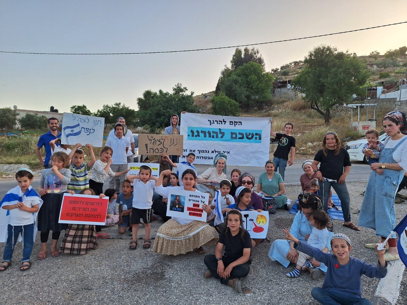 אחרי ימי פיגועים: תושבי מעלה לבונה יוצאים להפגין