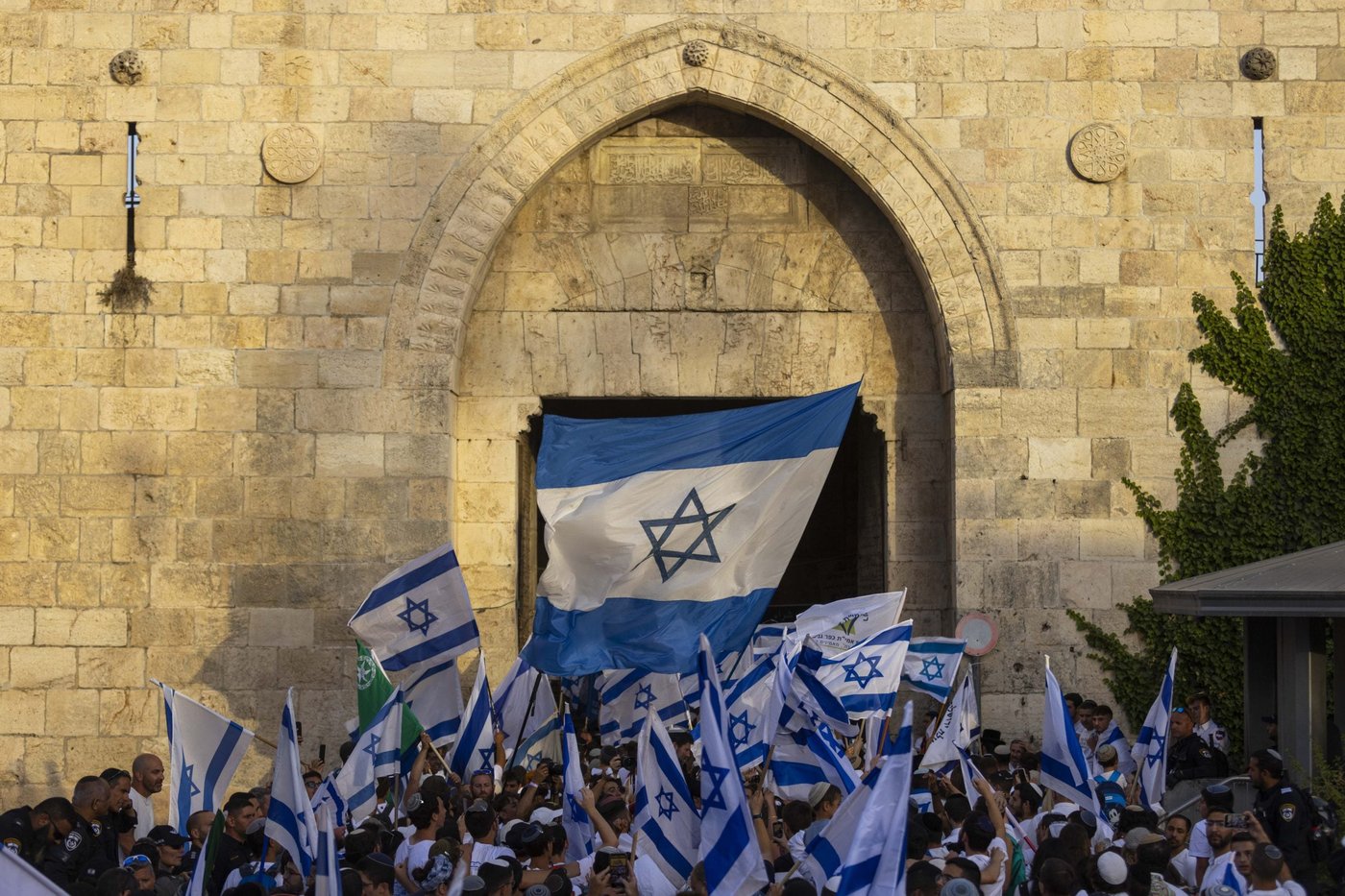 התנאי ההזוי של המשטרה לקיום הריקוד דגלים