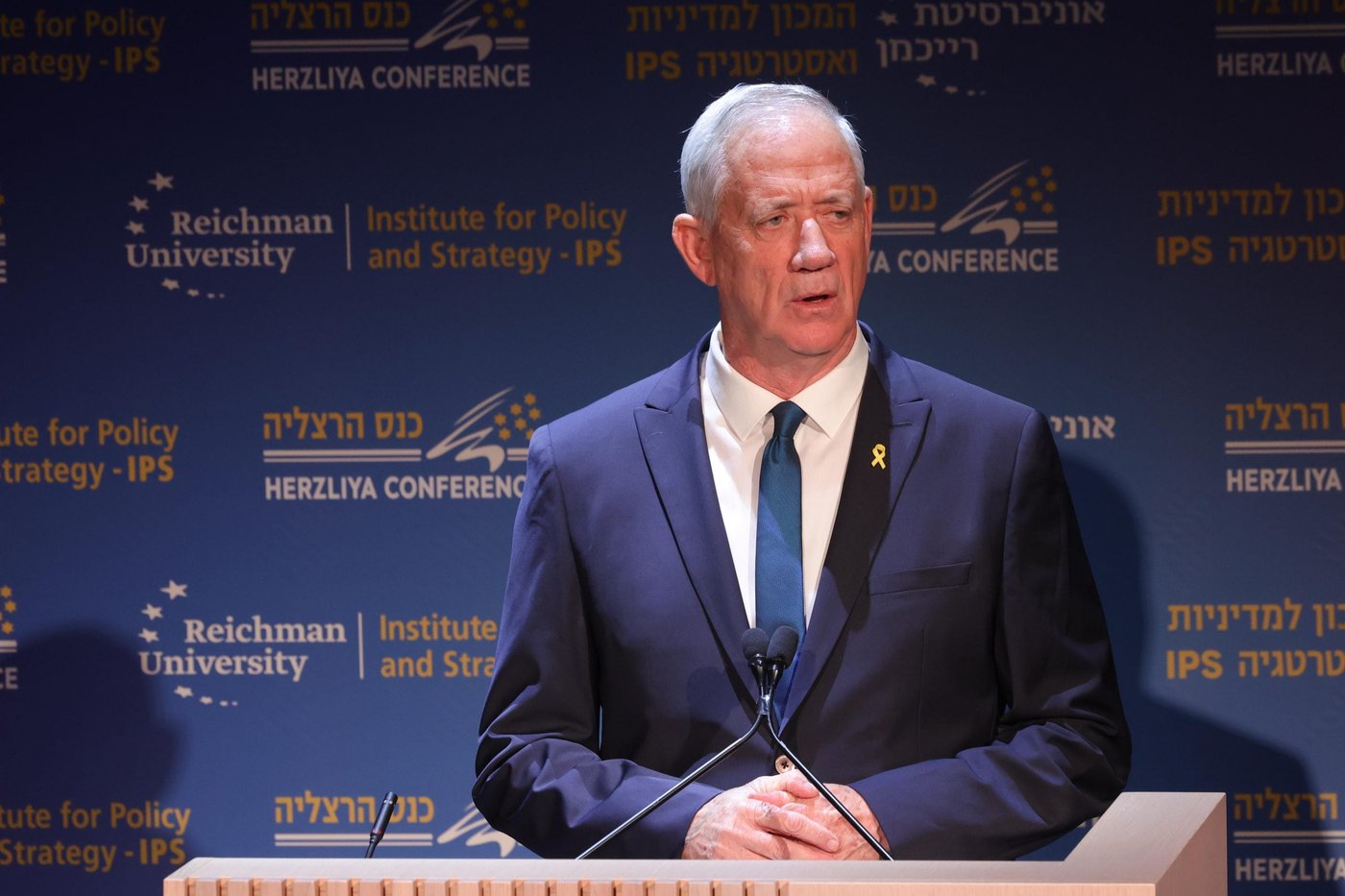 גנץ ללוין: "תממש את פסיקת בג"ץ או שתתפטר"