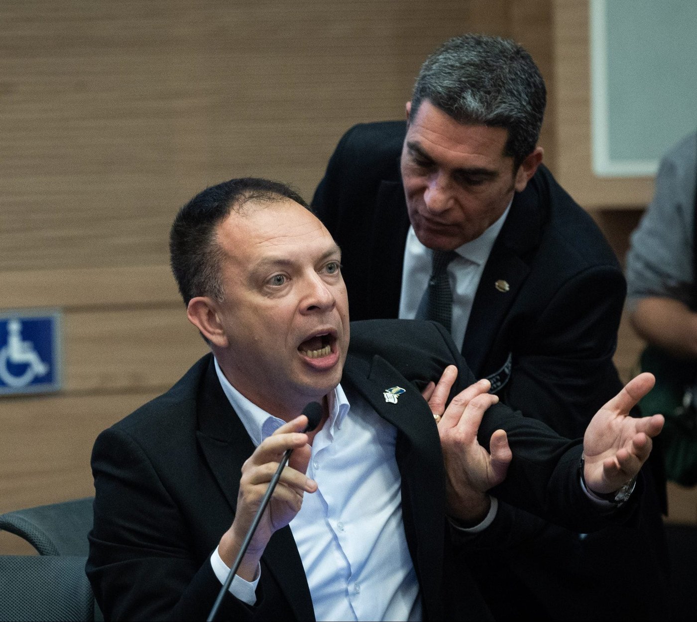 ח"כ בליאק זועק: "מחטף של מיליונים לחרדים"