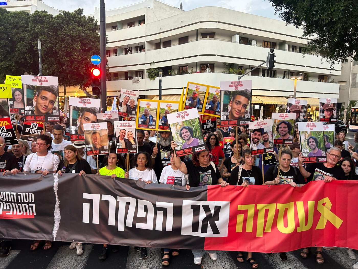 משפחות החטופים ליועמ"שית: "בטלי את ההחלטה על ציר פילדלפי"