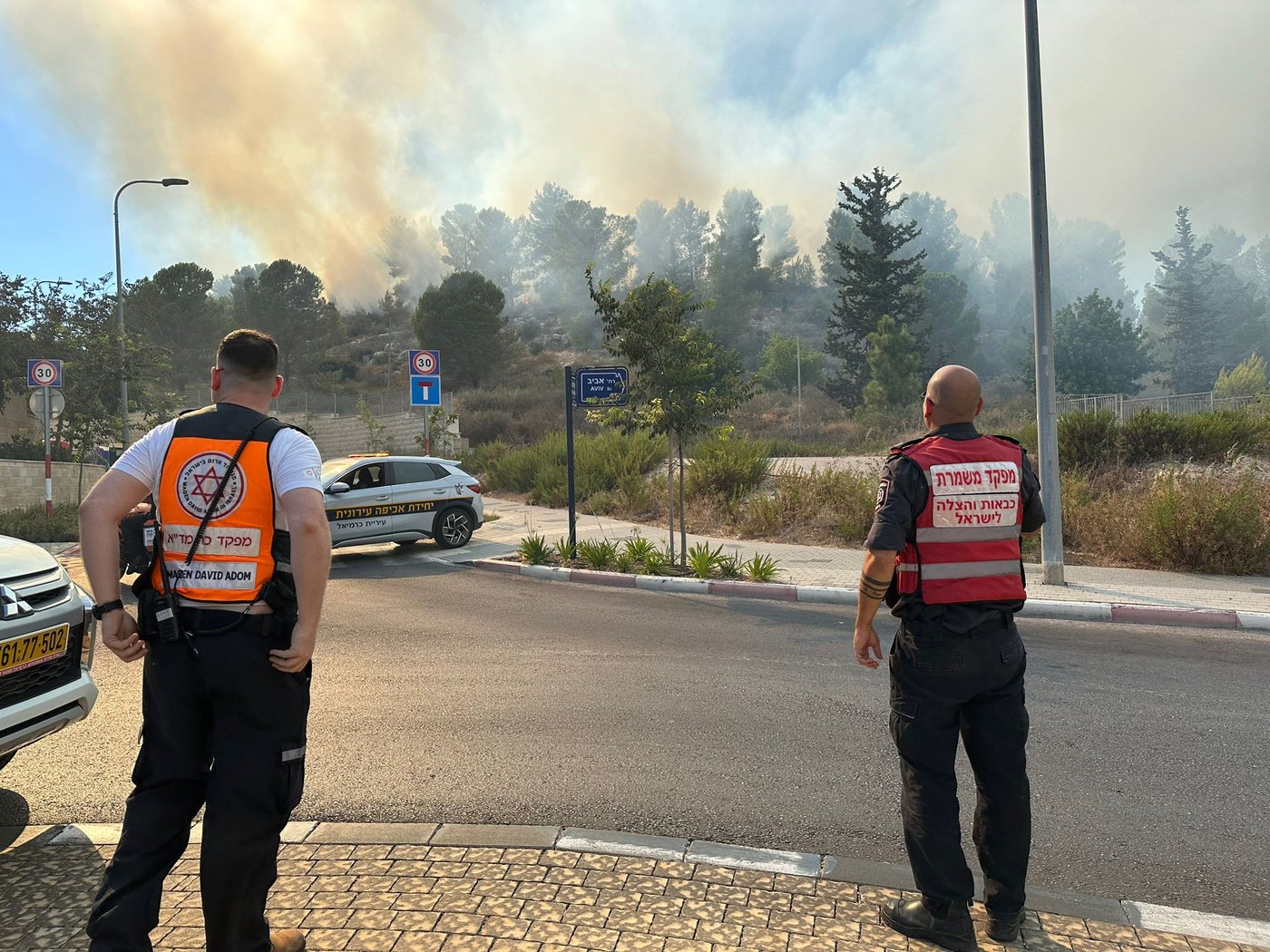 שריפה משתוללת סמוך לכרמיאל: תושבים פונו מהבתים