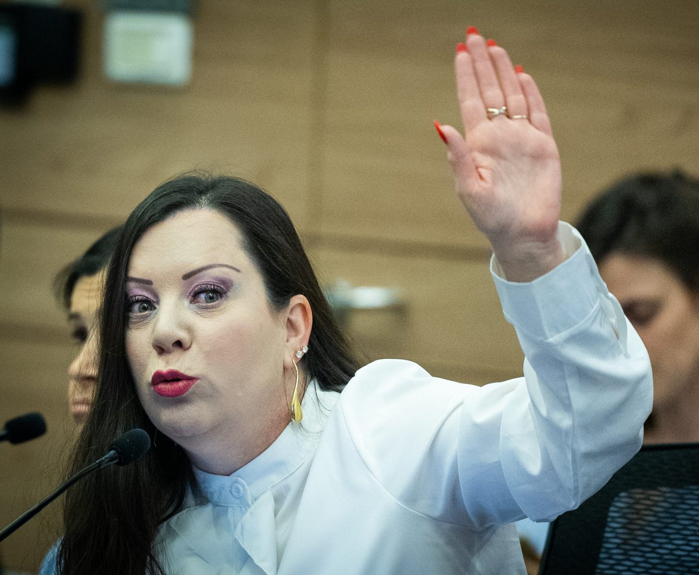 גוטליב: מה יש לצפות מאדם שאין לו בעיה לאכול כלב?