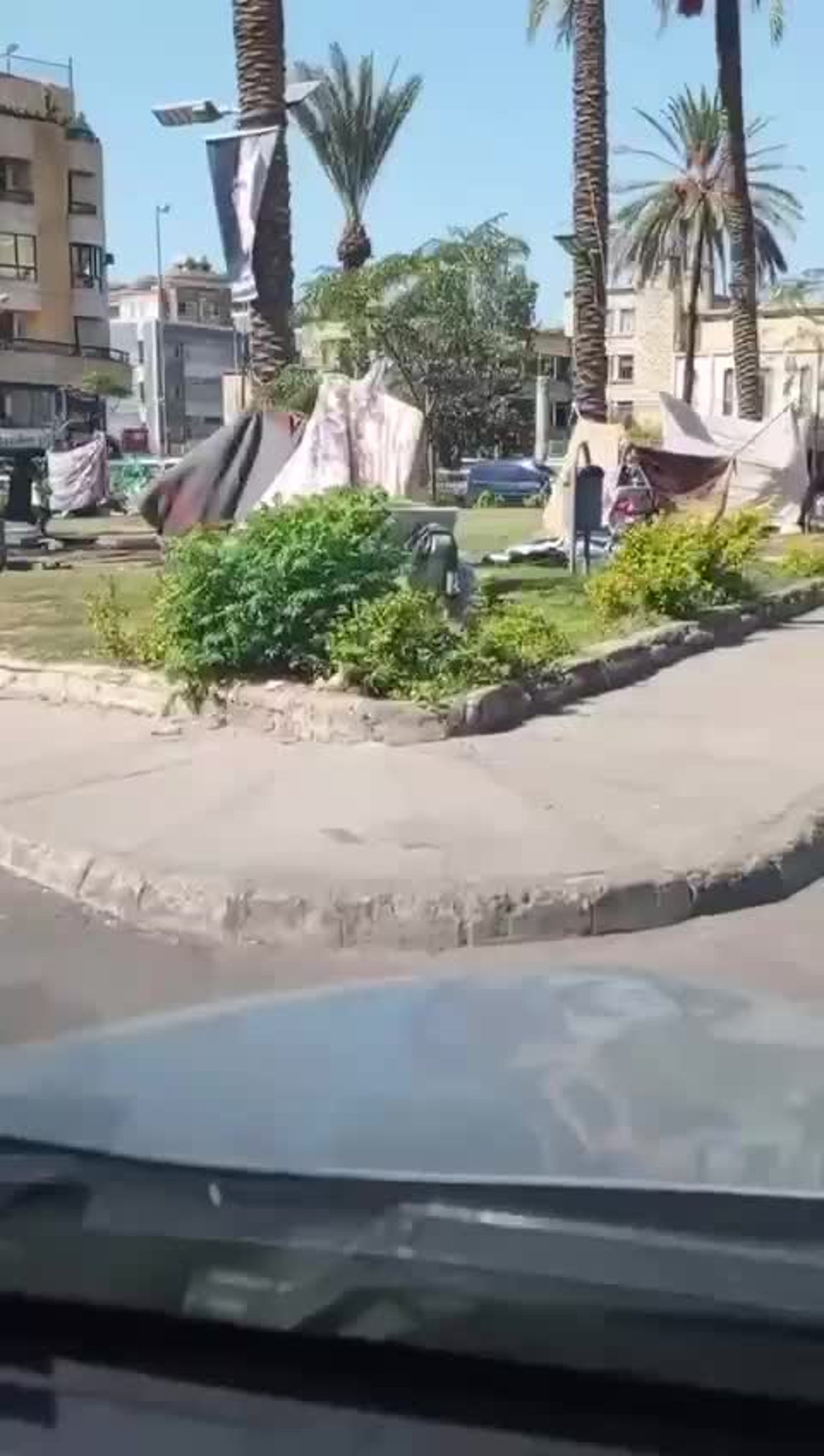 כמו במוואסי של עזה: אוהלי עקורים הוקמו ברחבי לבנון | תיעוד