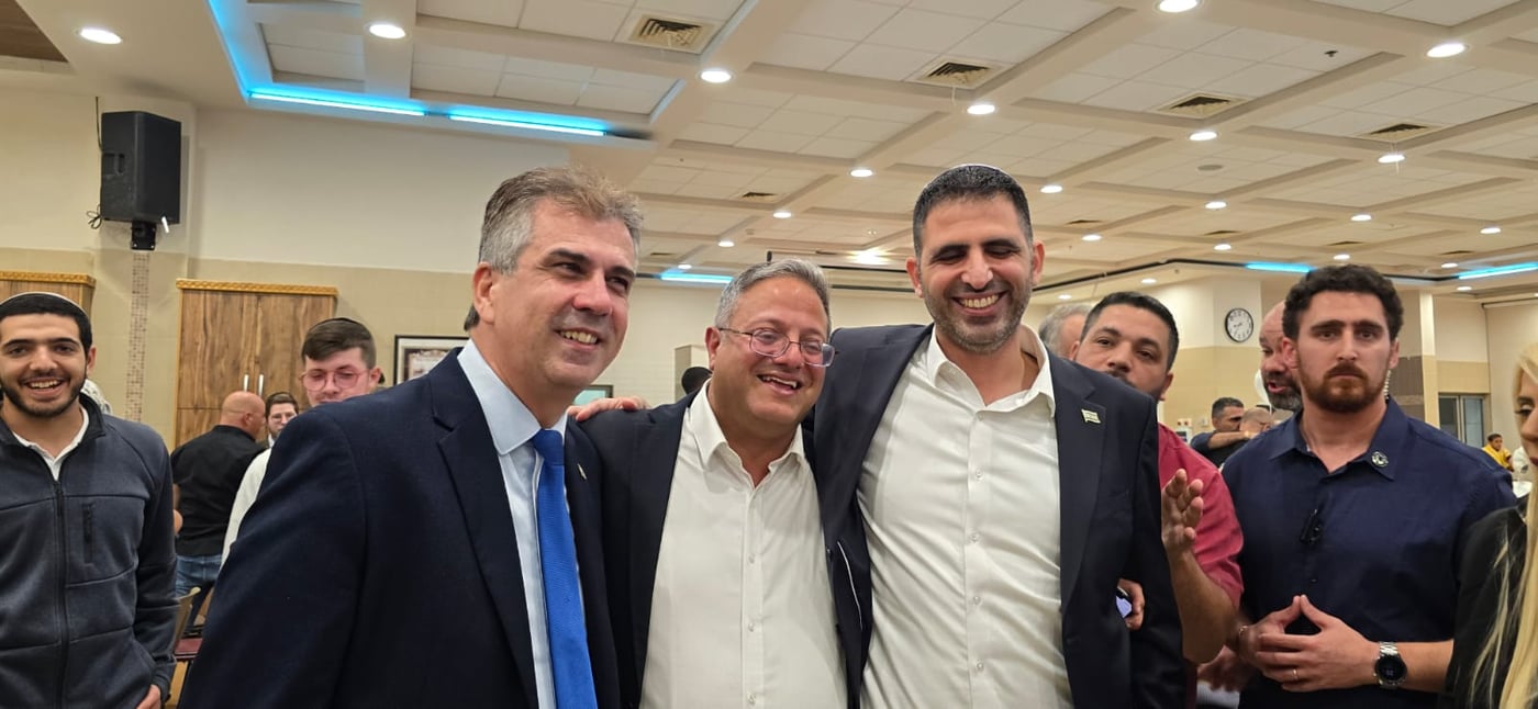 שר התקשורת שלמה קרעי (אור לדרמן)
