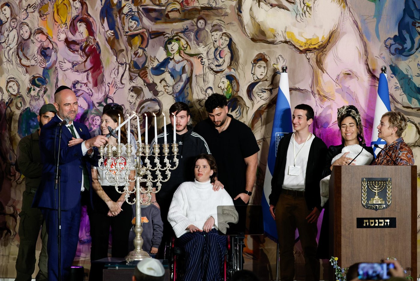 בסימן גבורה: הדלקת הנרות המרגשת עם גיבורי המלחמה בכנסת. צפו