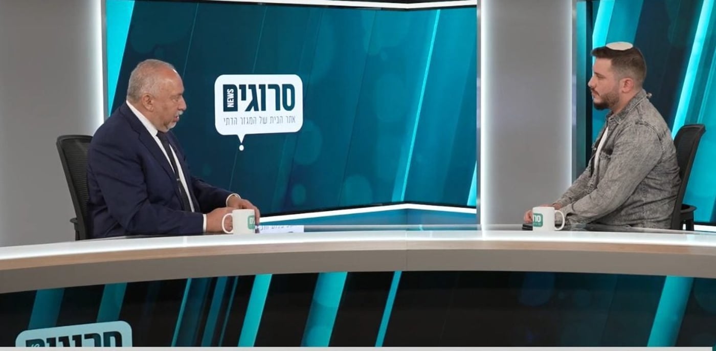 ליברמן באולפן סרוגים: "נתניהו מנע עסקה בפעימה אחת בשביל שימור הקואליציה"