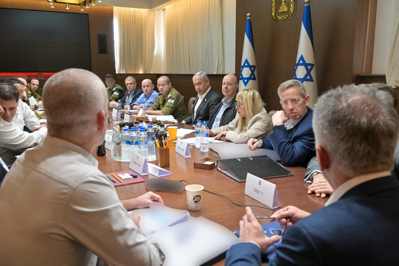 בדרך לאישור העסקה: החלה ישיבת הקבינט
