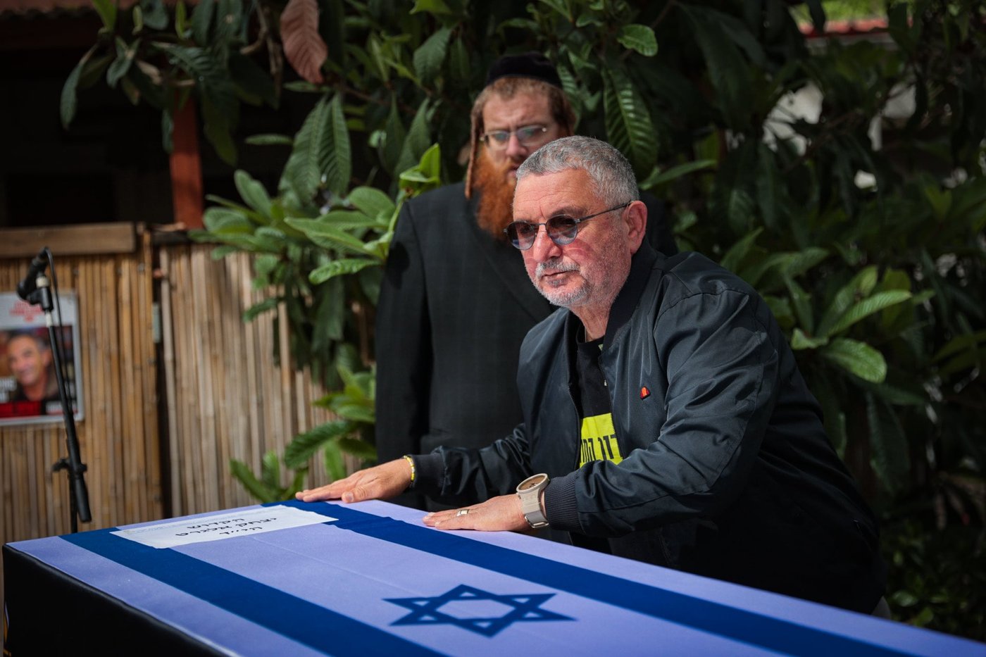 דני אלגרט ספד לאחיו איציק: "אתה מובא למנוחת עולמים בקבר שכרה לך ראש הממשלה"
