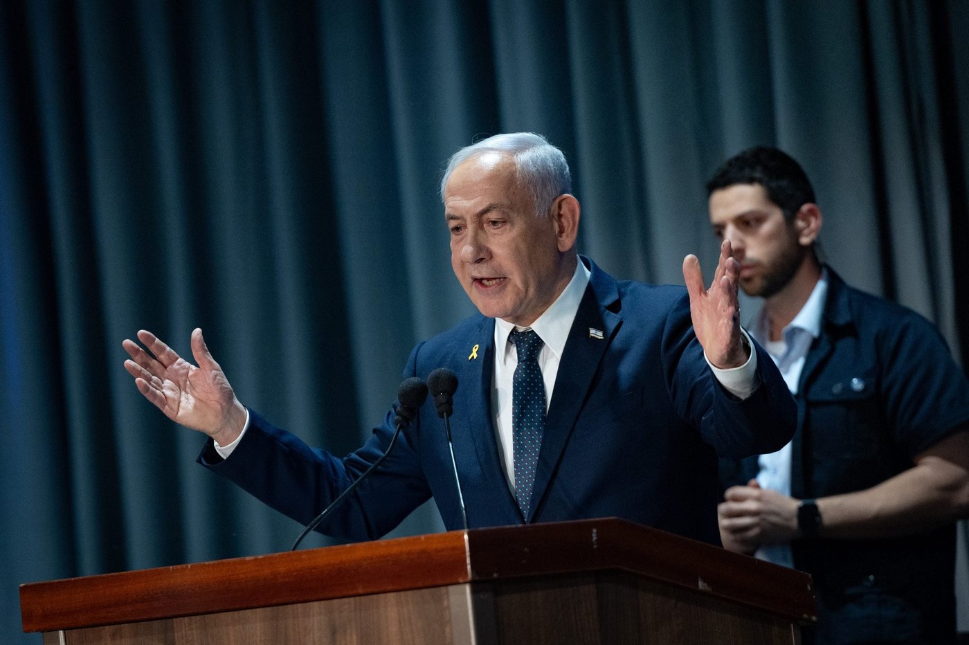 לאחר פחות משעה: הסתיימה עדות נתניהו, לא נחקר באזהרה