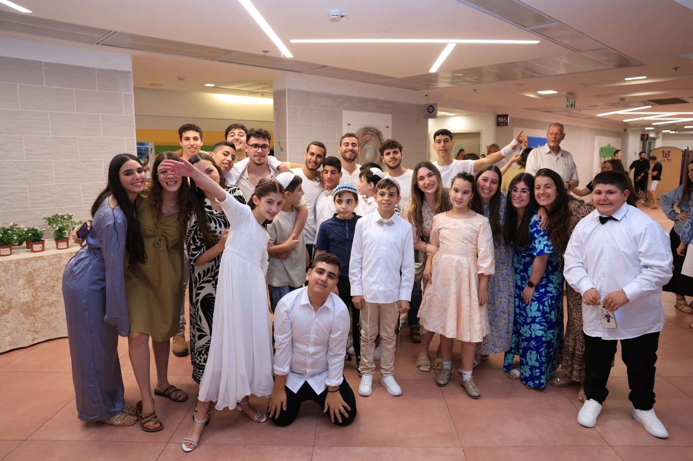 דווקא ולמרות מציאות ביטחונית מורכבת - בשלוה חגגו בר/בת מצווה לעשרות ילדים עם מוגבלויות בהשתתפות למעלה מ-300 איש