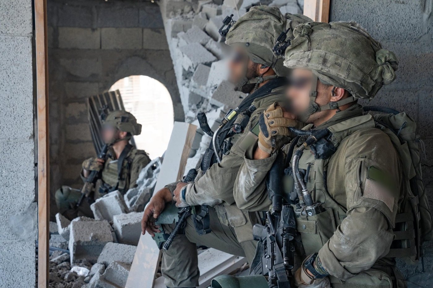 תיעוד | הלוחמים משמידים בחאן יונס מנהרה באורך 1.5 קילומטר