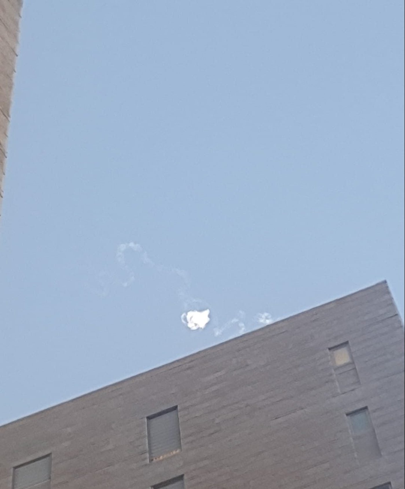 החות׳ים שיגרו טיל לעבר ישראל: רסיסי יירוט נפלו בביתר עלית