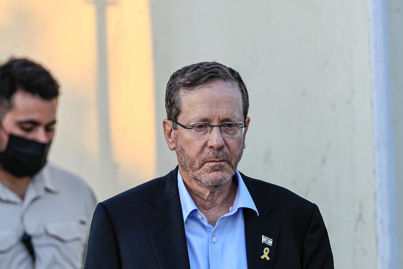 דיווח: הרצוג שוקל להקל בעונשו של עמי פופר