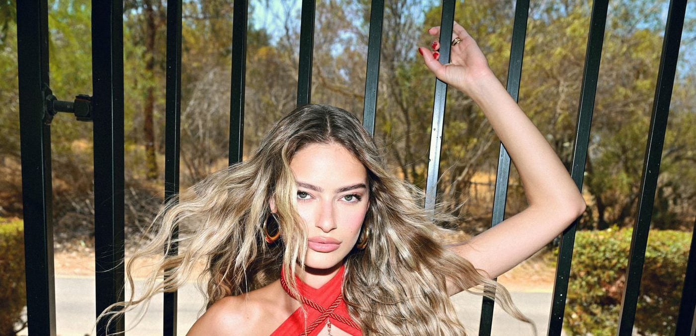 קליפ או פרובוקציה? אמילי קופר מגיבה לסערת הקליפ האלים