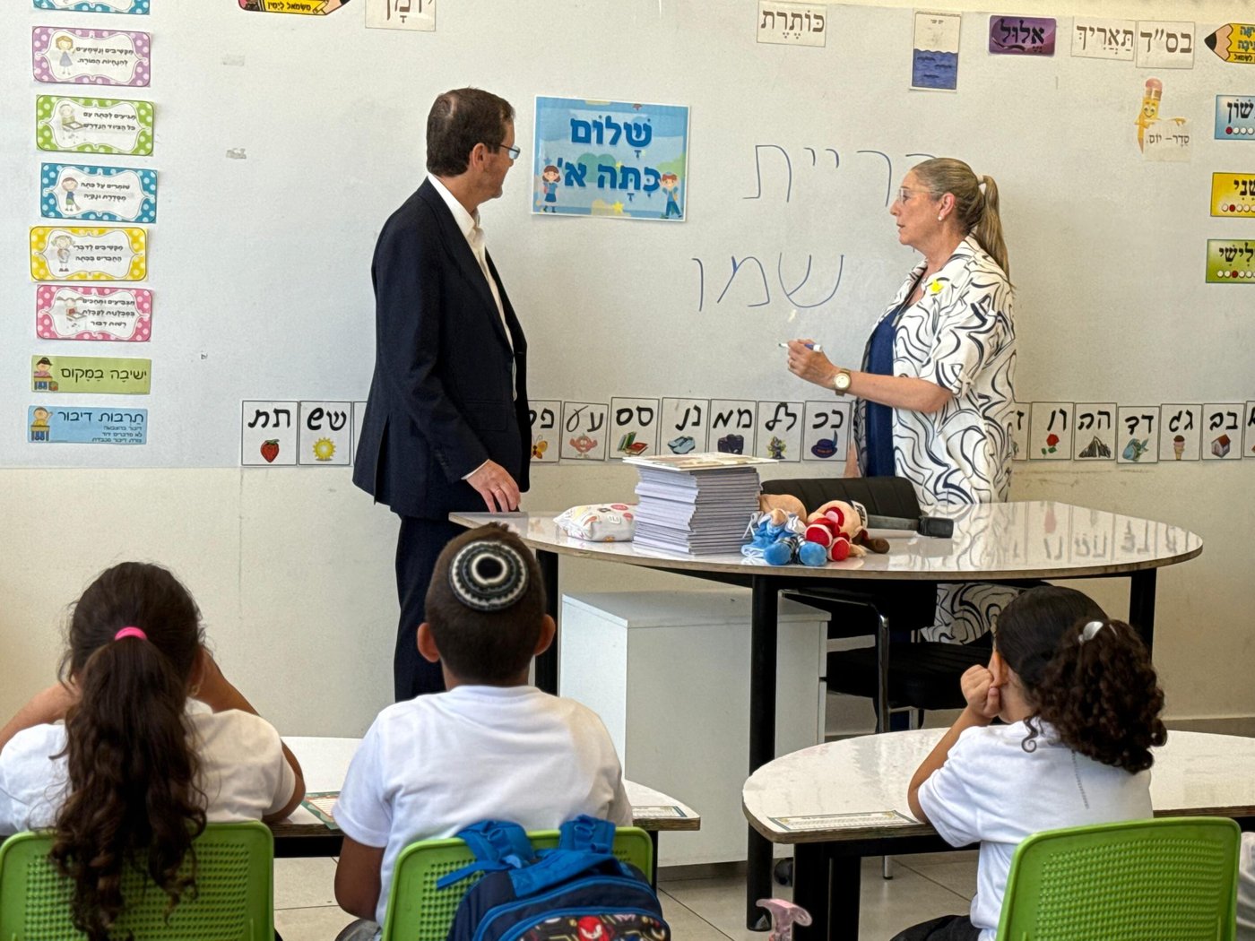 הרצוג בבי"ס שנפגע וחזר בקריית שמונה: "סמל של גבורה"