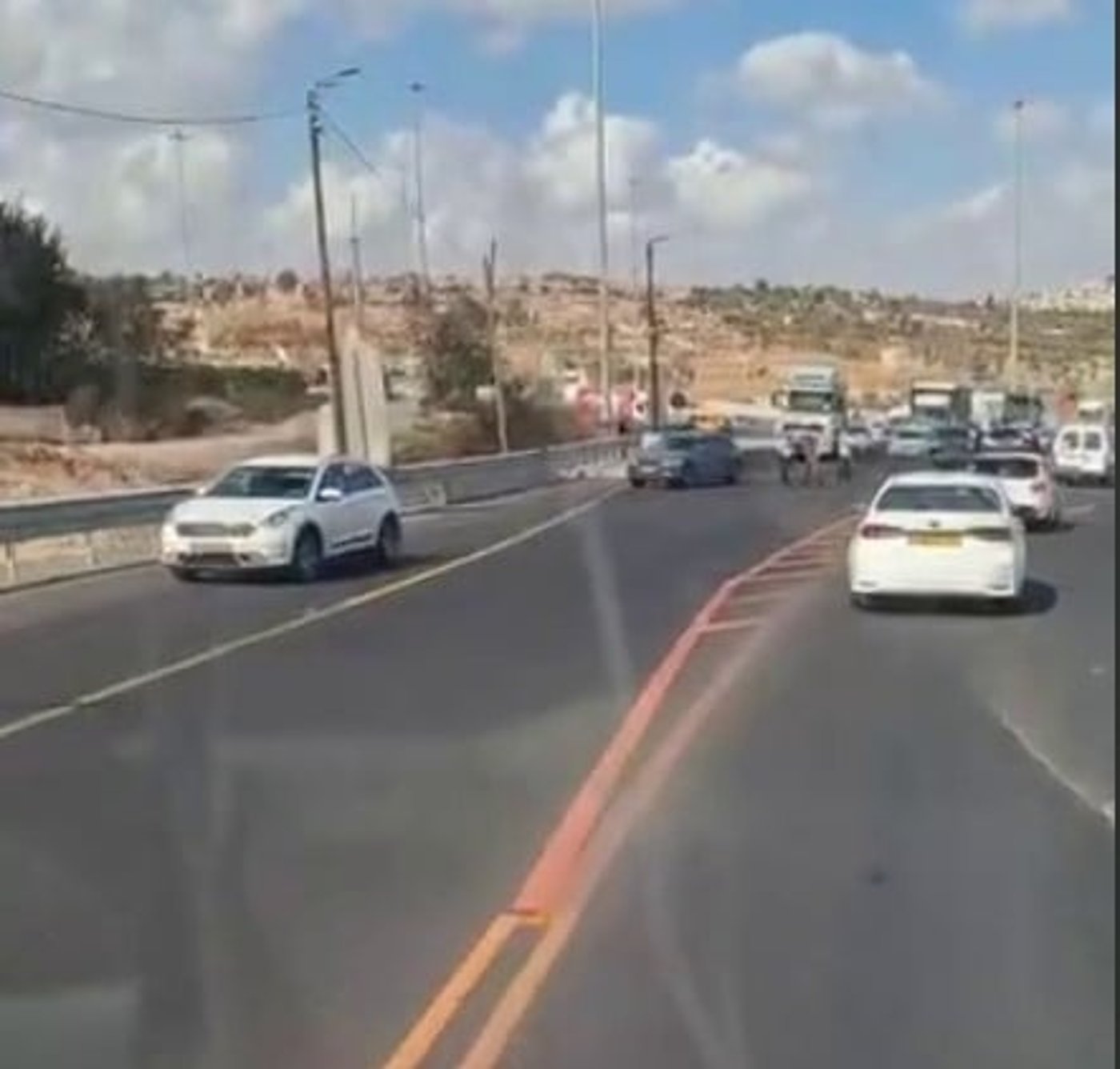 פיגוע דריסה בגוש עציון: 2 פצועים בינוני, המחבל נוטרל