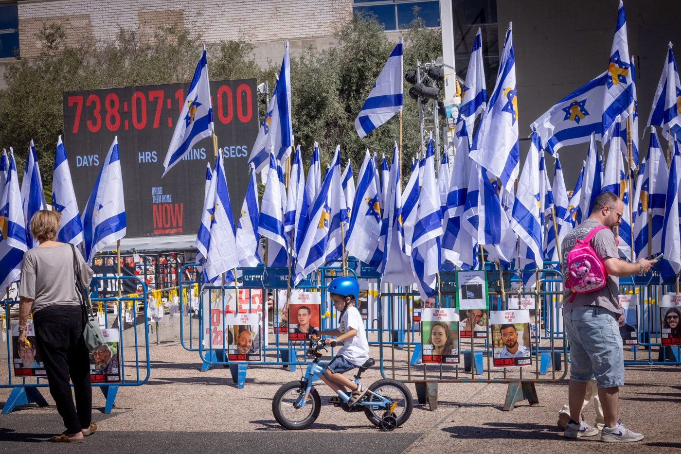 בעקבות תקלה טכנית: השעון בכיכר החטופים הפסיק לעבוד
