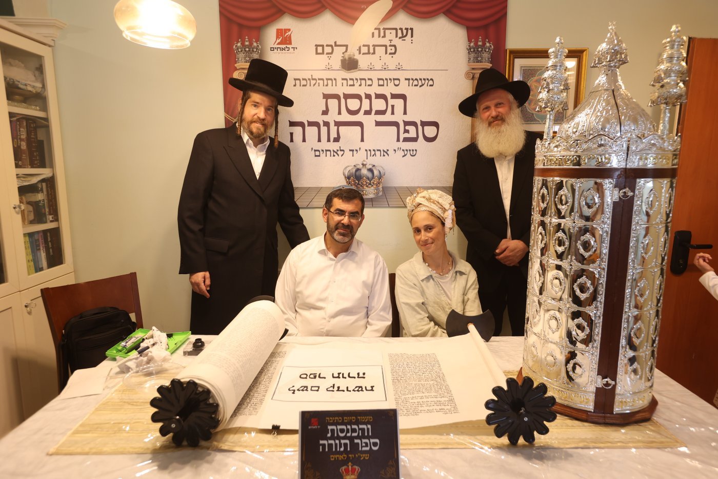 הזוכים עם נציגי הארגון