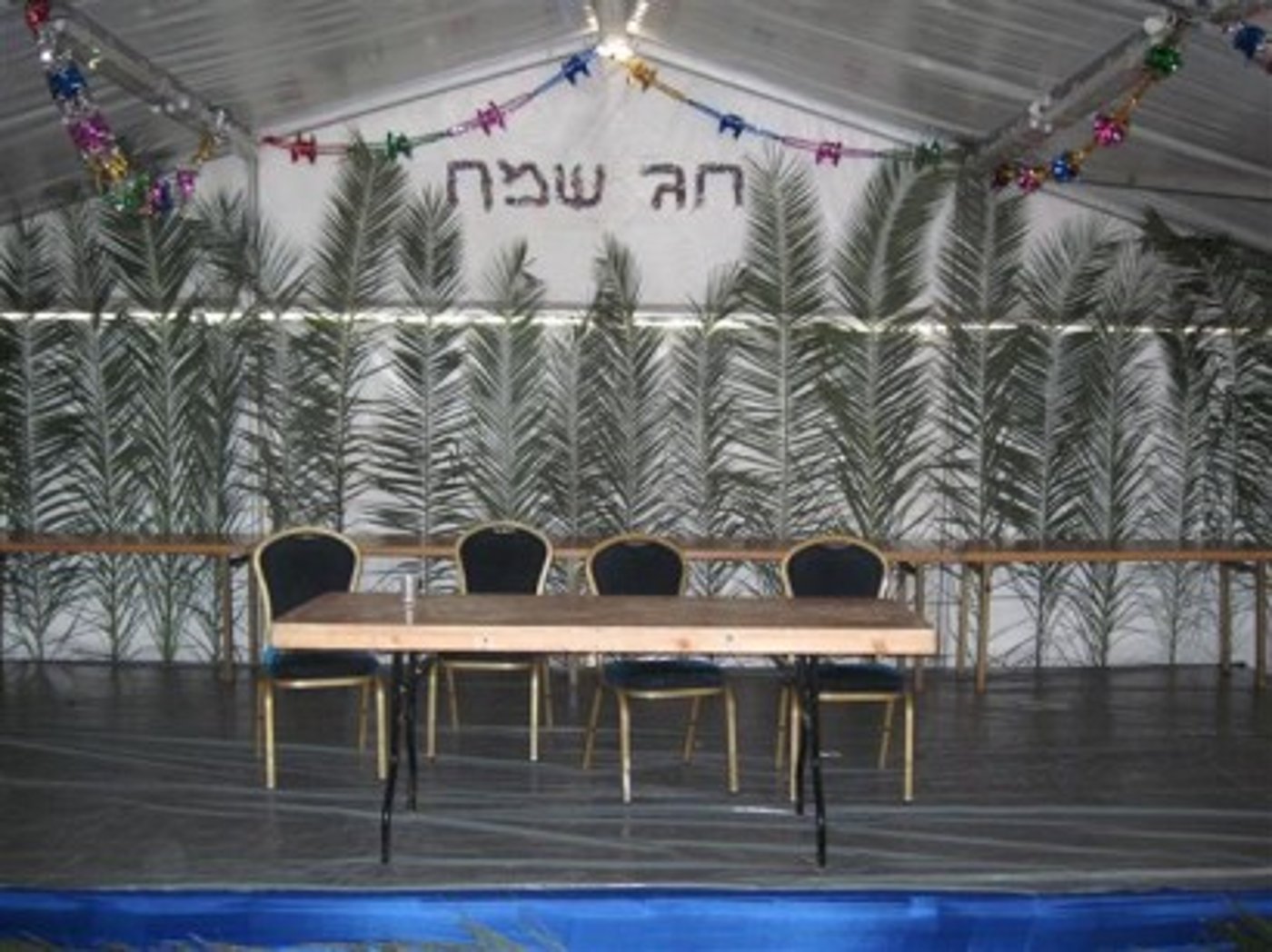 תמונות בלעדיות: הסוכה במחנה מטכ"ל בקריה לא כשרה