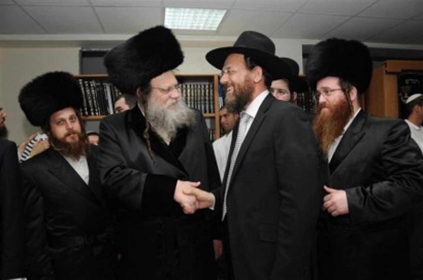 סוכת שלום: כשהאדמו"ר ערך טיש בישיבת ההסדר…