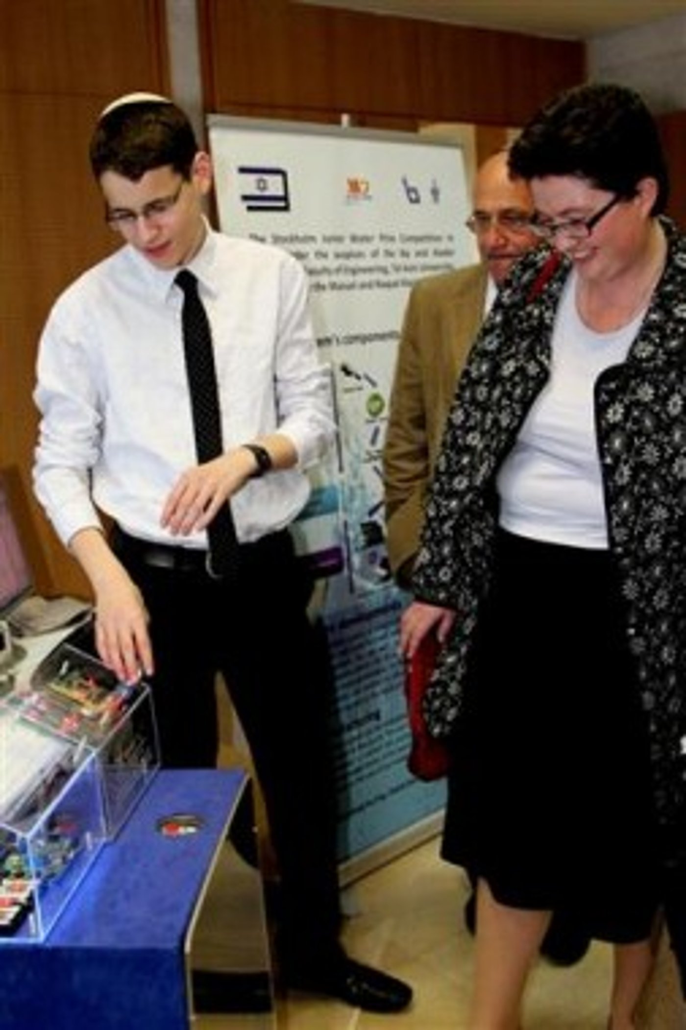 שני תיכוניסטים מ"מכון לב" פיתחו חיישן חכם לחיסכון במים
