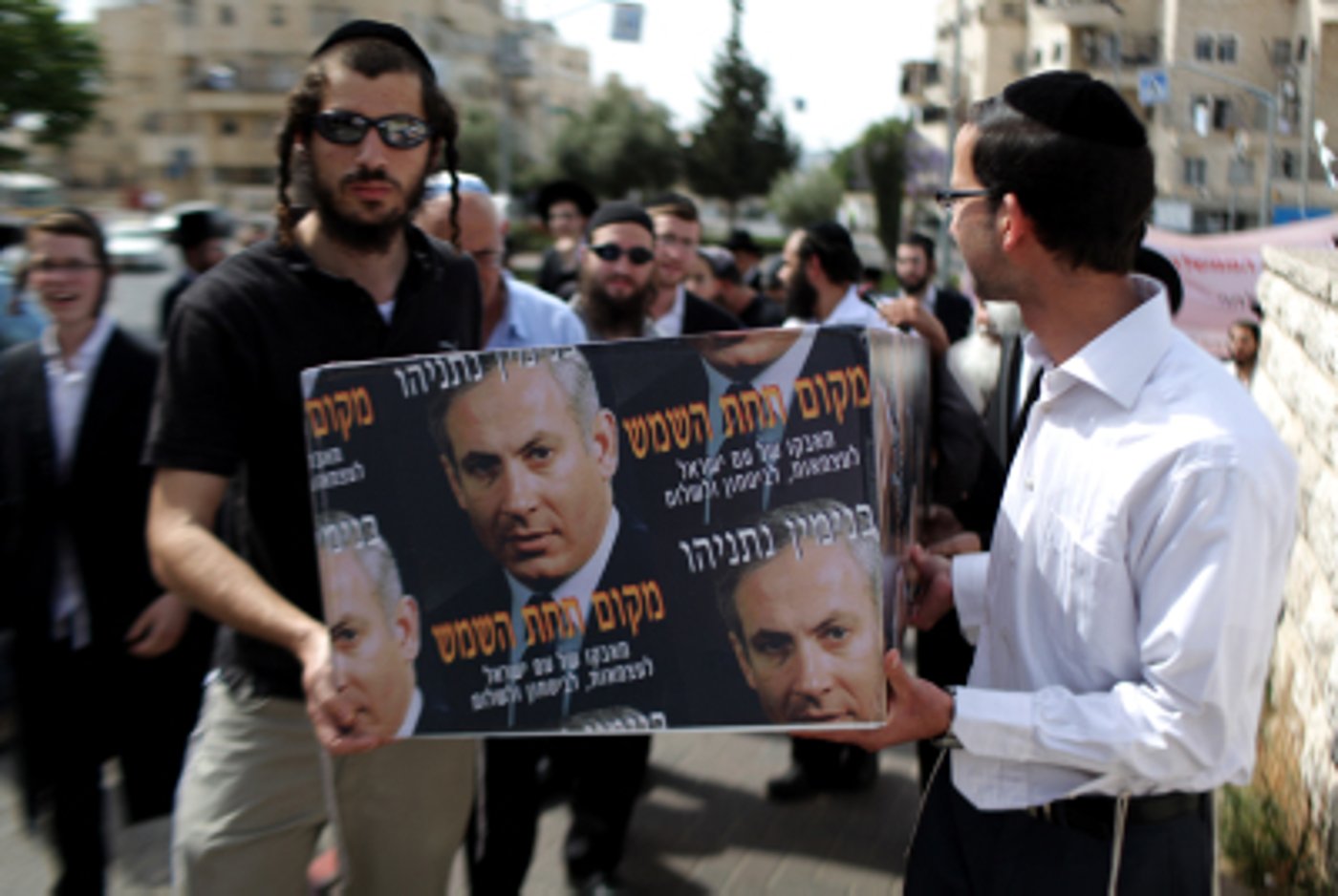 תמונות מטקס הקבורה לספר "מקום תחת השמש"
