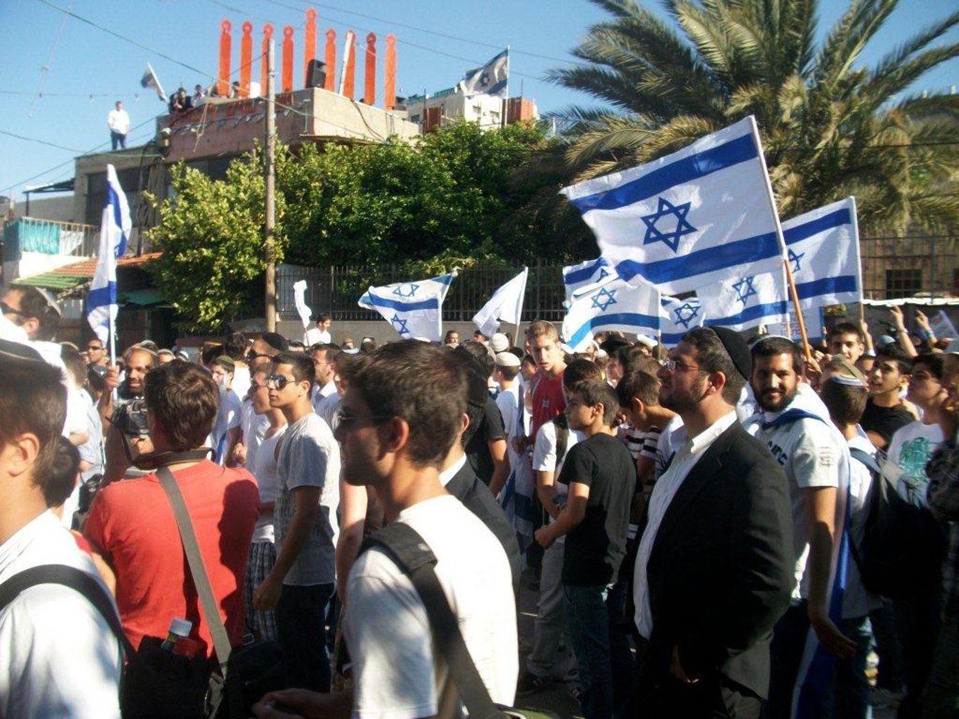 תמונות מהריקודגלים ומהעימותים עם האנרכיסטים