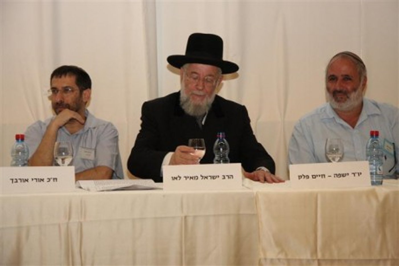 הרב לאו: ישיבה במאהל לא תפתור את בעיית הרווקות