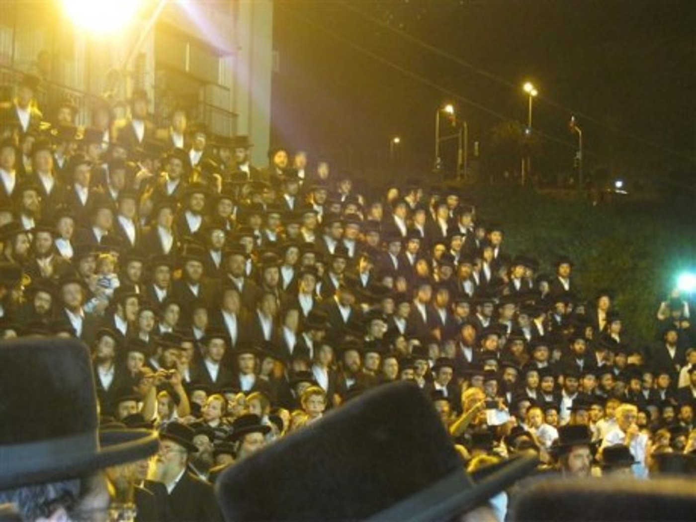 השר הרשקוביץ בחגיגת ל"ג בעומר של חסידות ויז'ניץ