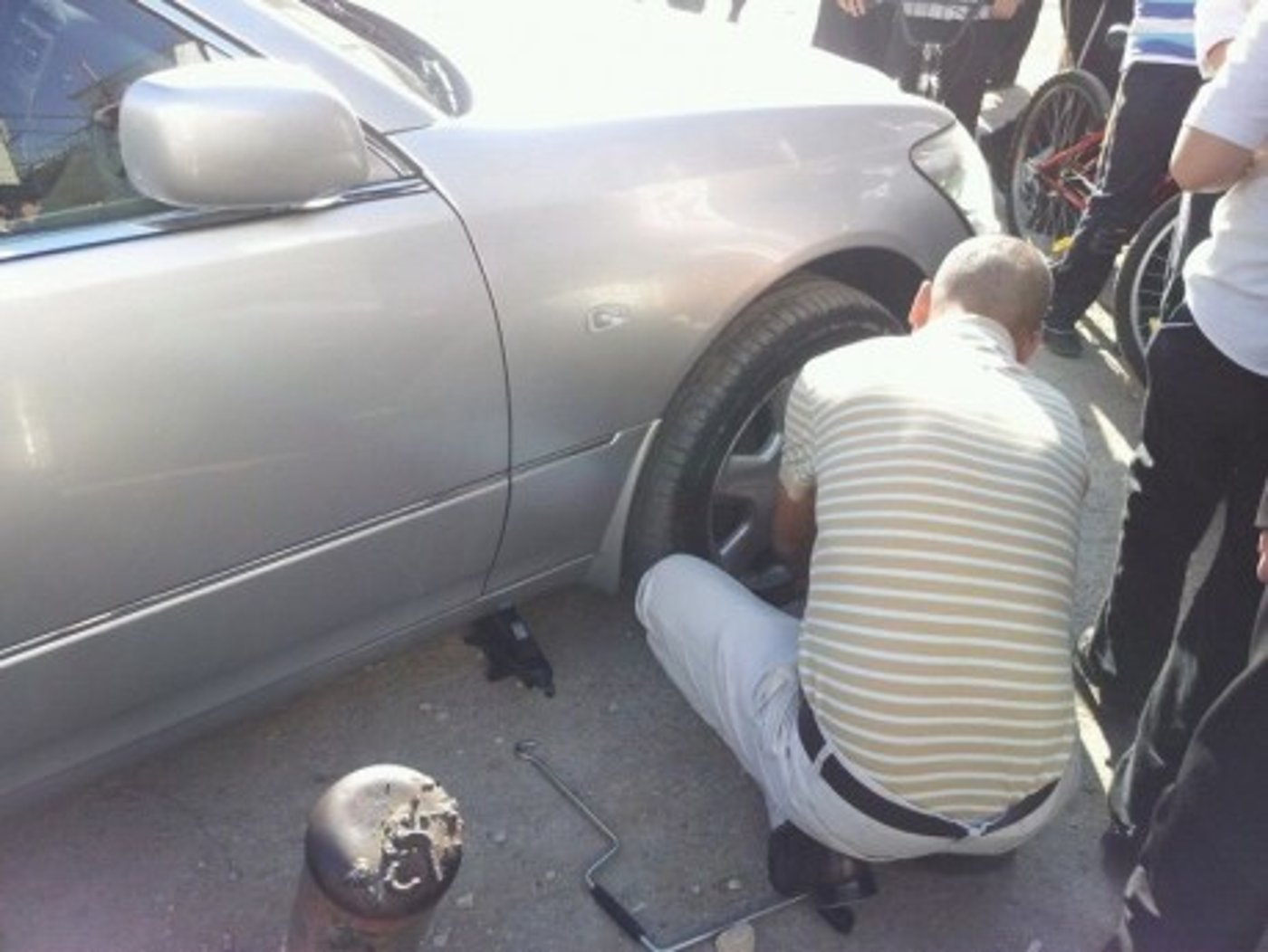 נאמן ניחם את משפחת הרב אלישיב וגלגלי רכבו נוקבו