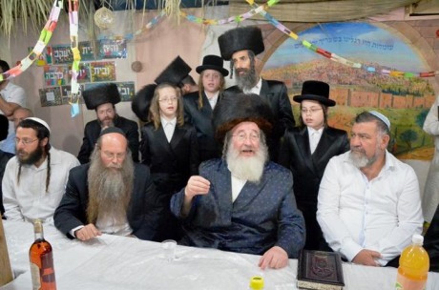 אושפיזין בשומרון: האדמו"ר מספינקא ערך טיש ביצהר