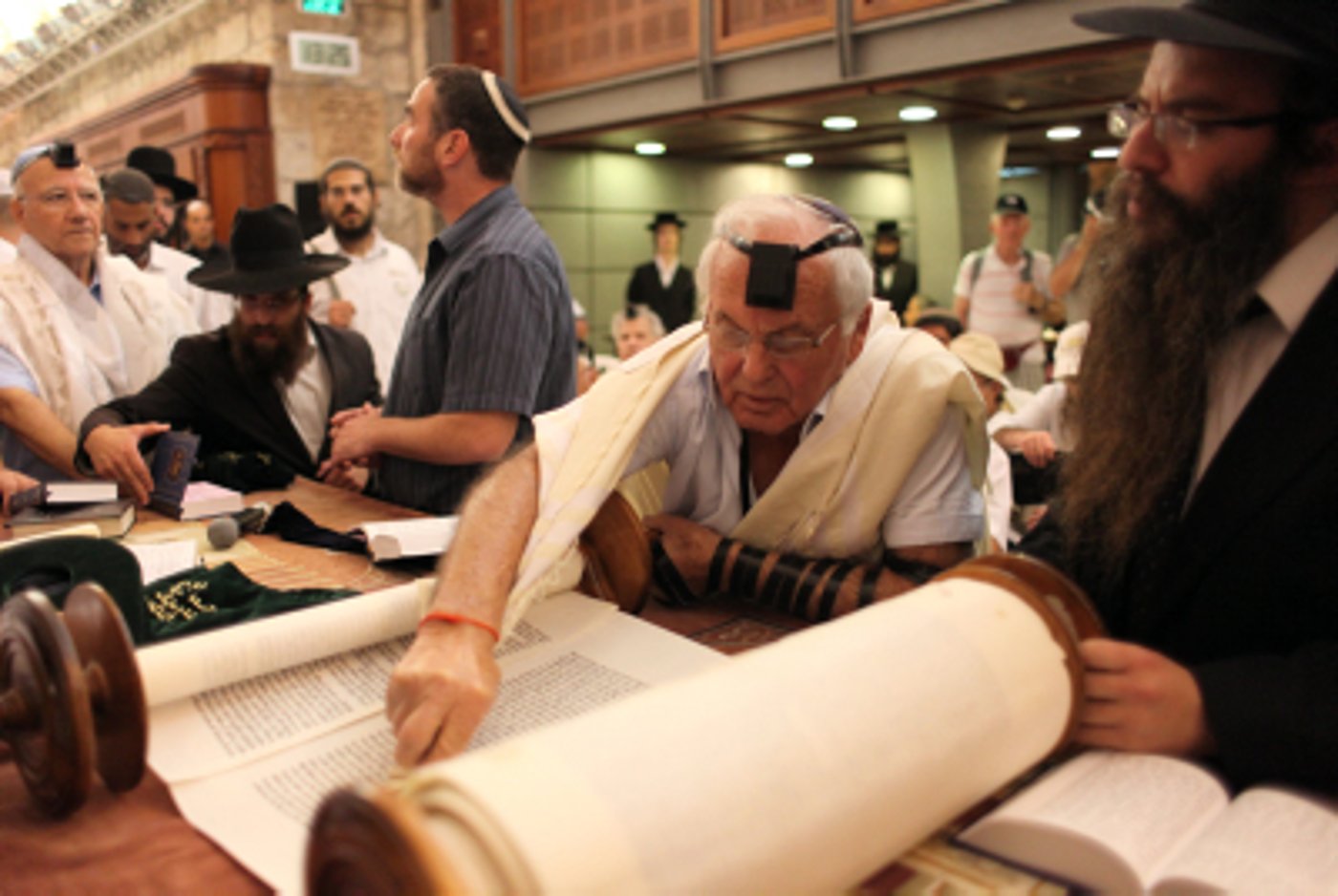 הנקמה בגרמנים: ניצולי שואה חגגו 'בר מצוה' בכותל