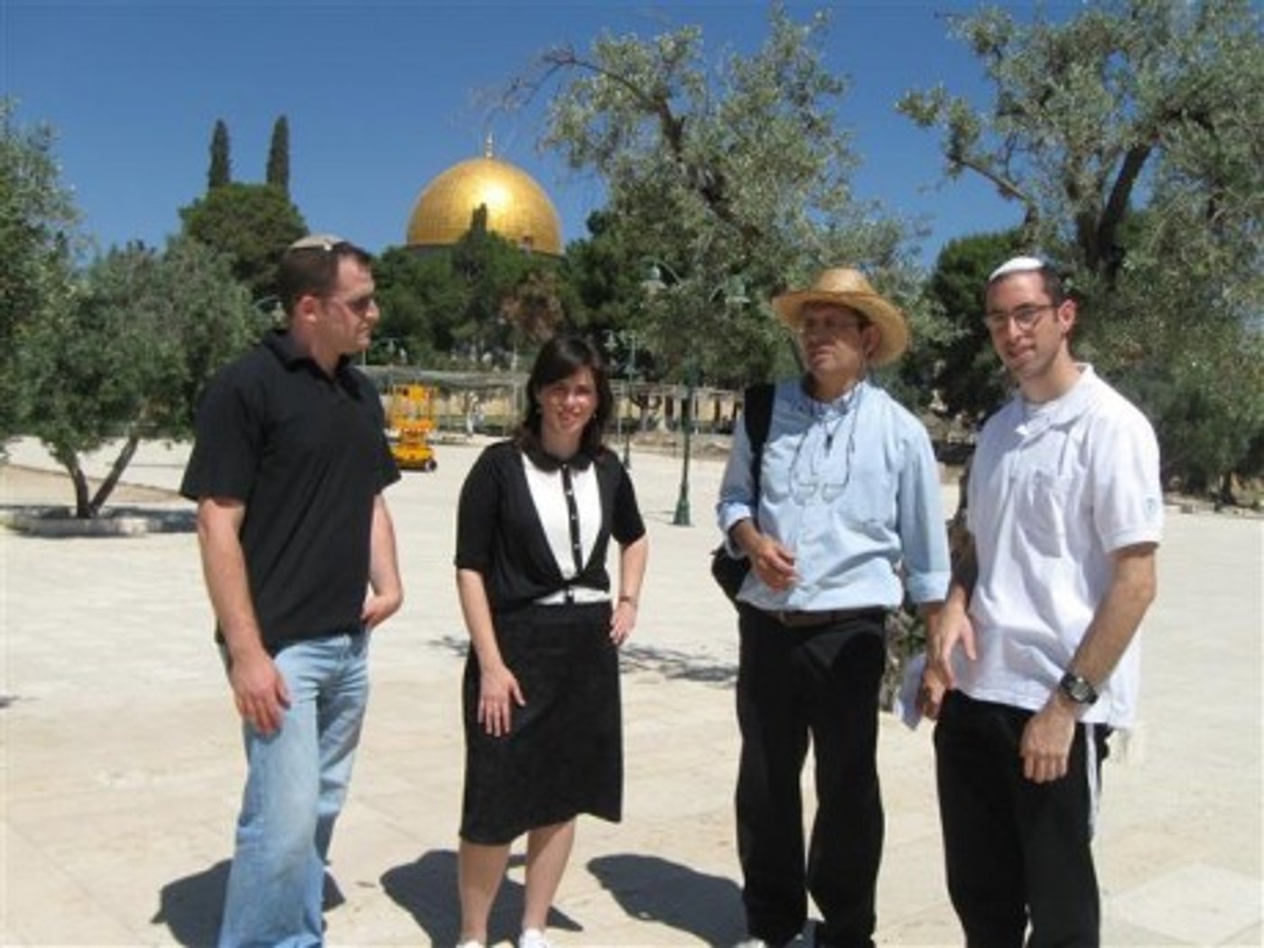 לקראת חתונתה: ציפי חוטובלי עלתה להר הבית