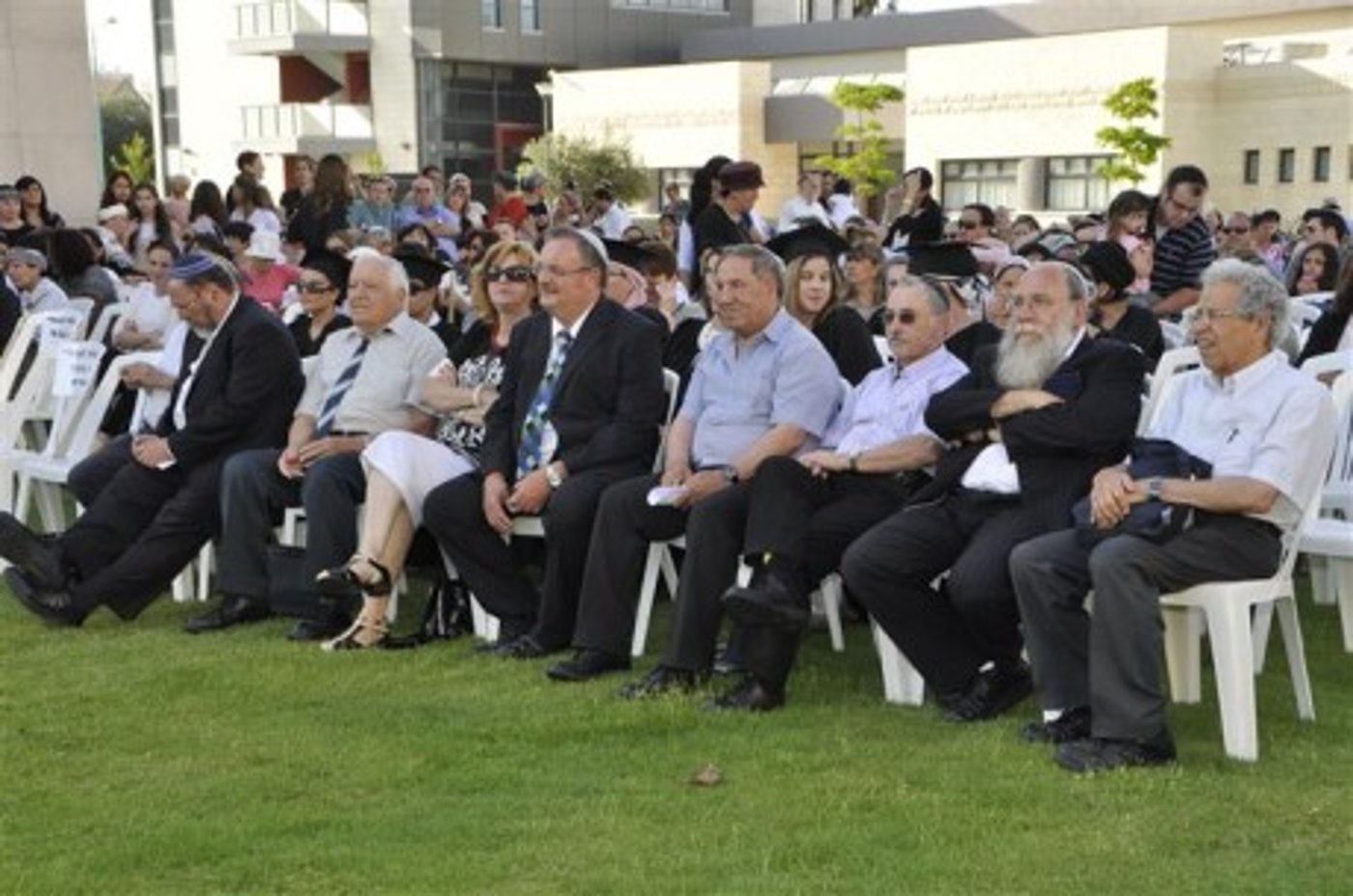 הרב הרשקוביץ העניק תארים לבוגרי 'מכללת שאנן' והתרגש