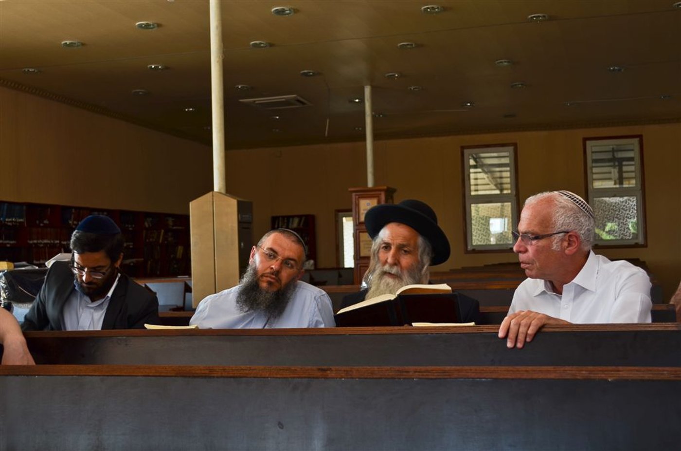 צפו: שר השיכון אריאל בציונו של רבי נחמן מברסלב