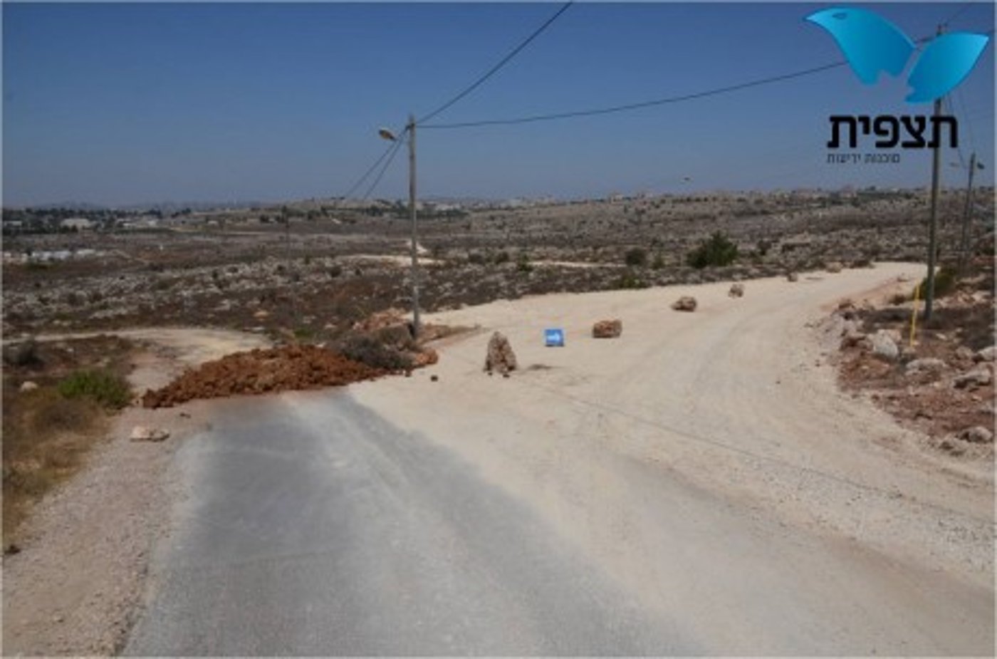 עמונה: הורסים כביש וקראוון כדי למנוע את החרבת הישוב
