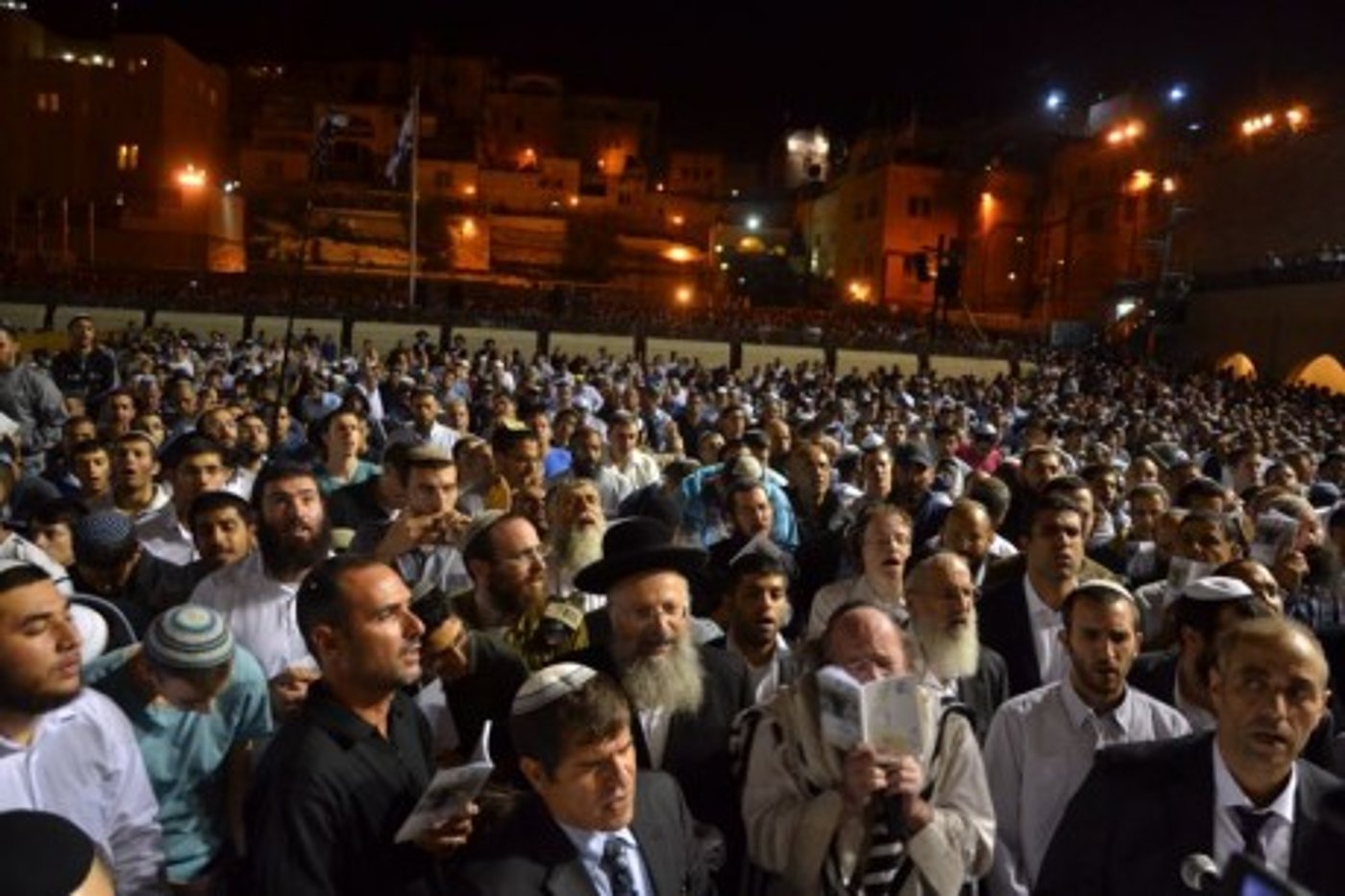 גלריית ענק: עשרים אלף איש בסליחות בכותל המערבי