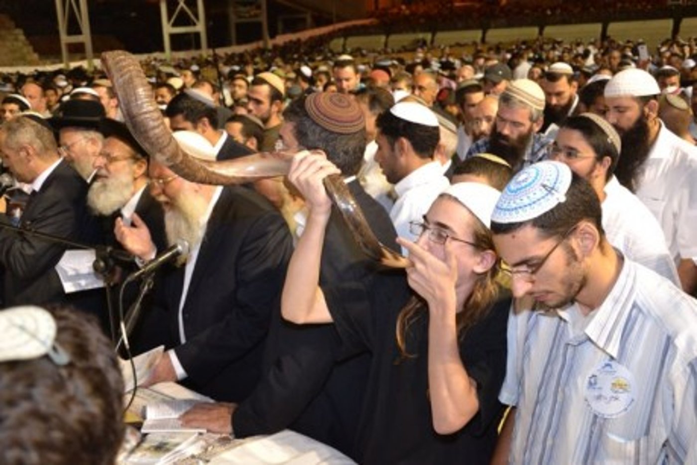 גלריית ענק: עשרים אלף איש בסליחות בכותל המערבי