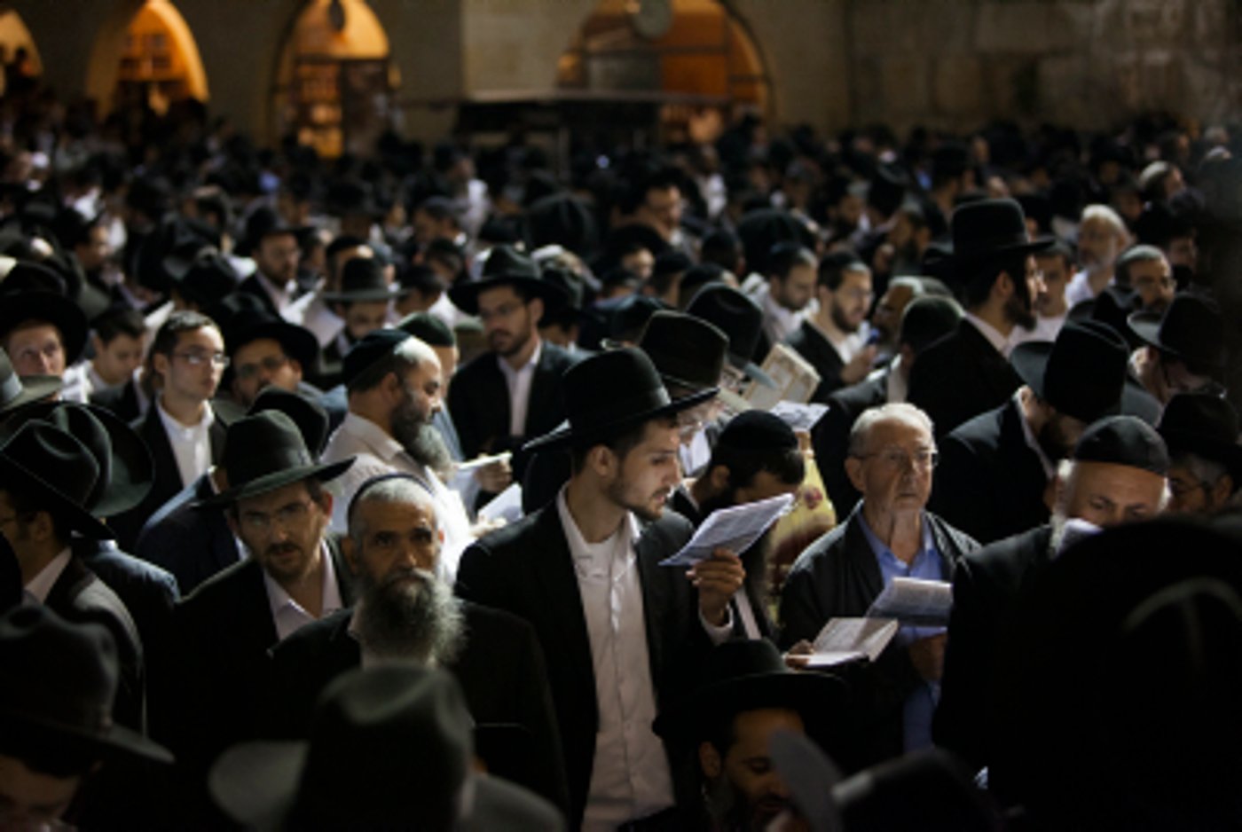 רבבות בתפילה בכותל המערבי לרפואת הרב עובדיה יוסף