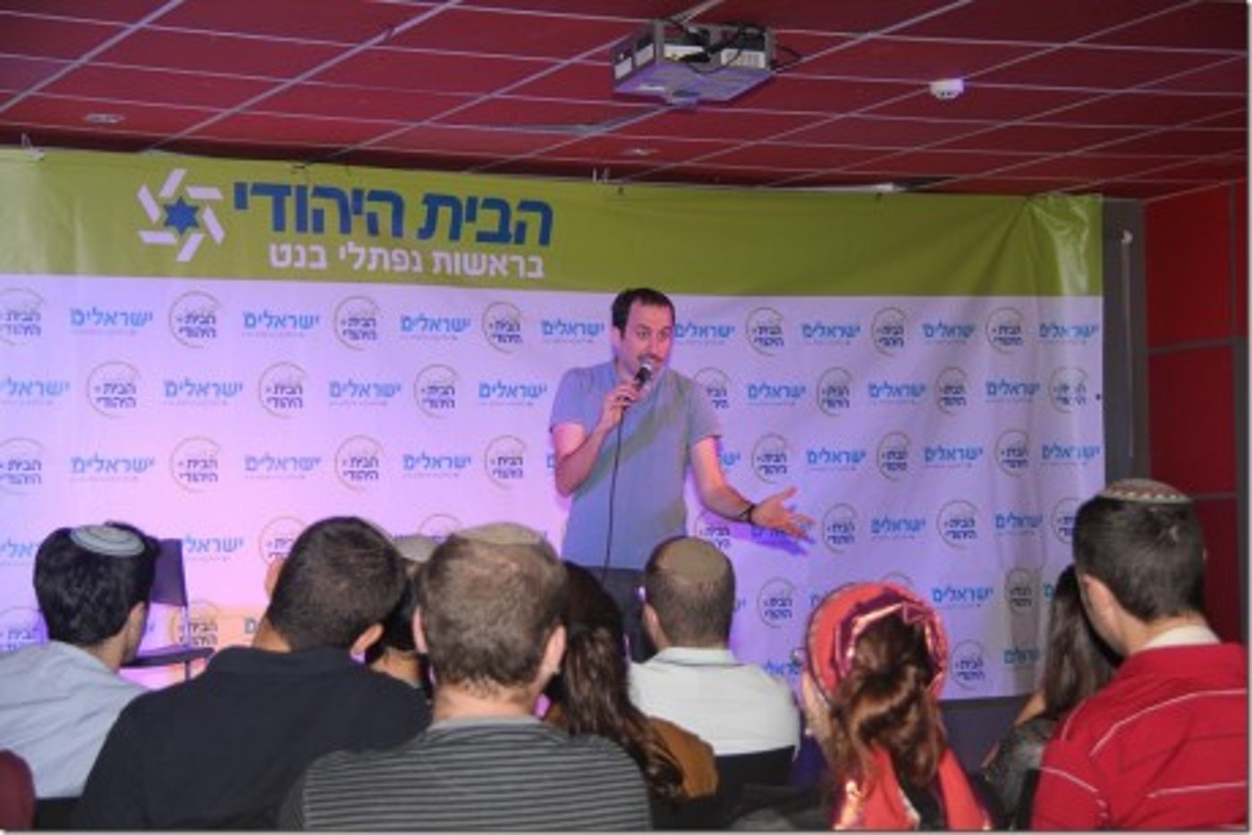 צעירי הבית היהודי חגגו נר ראשון בסטנדאפ פוליטי