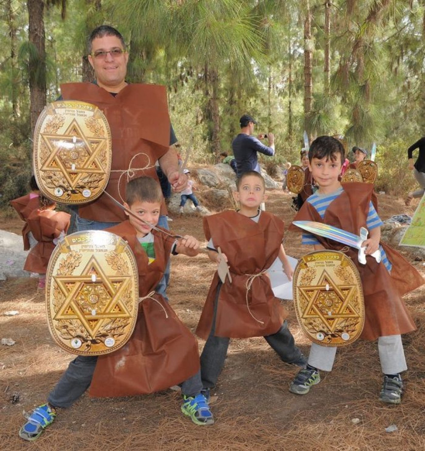 משפחה מחופשת ערוך (צילום: תיירות חבל בנימין)