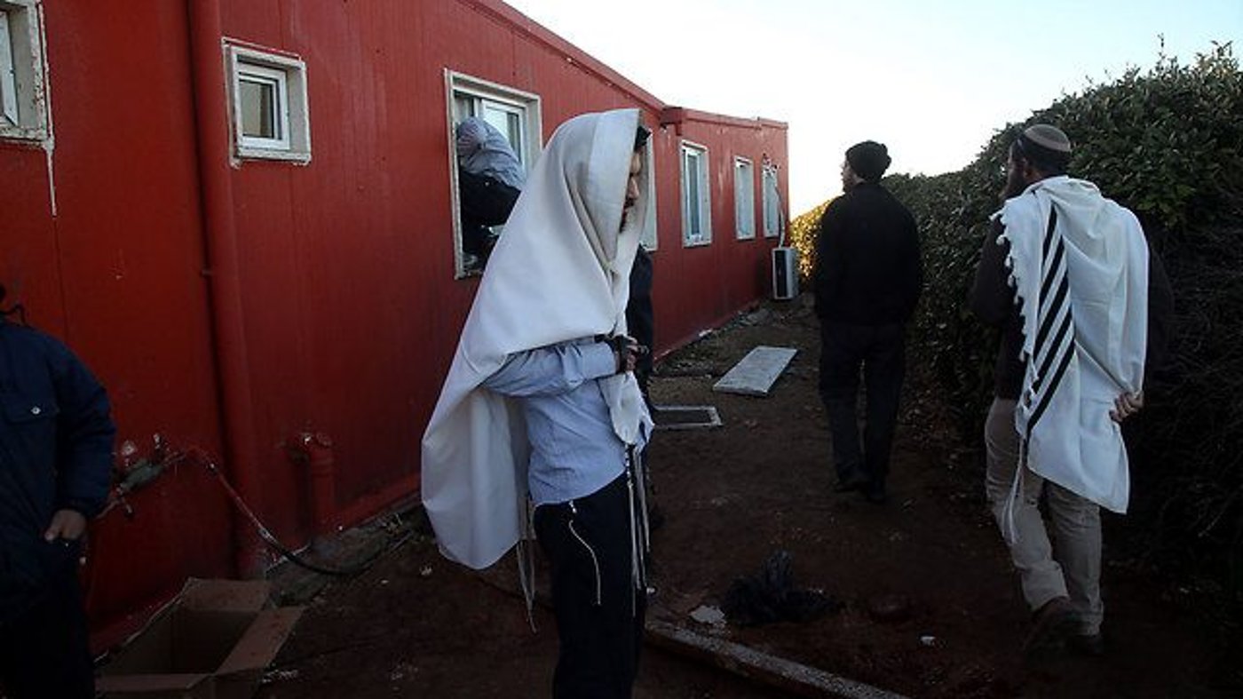 שידור חי: פינוי בית הכנסת בעמונה