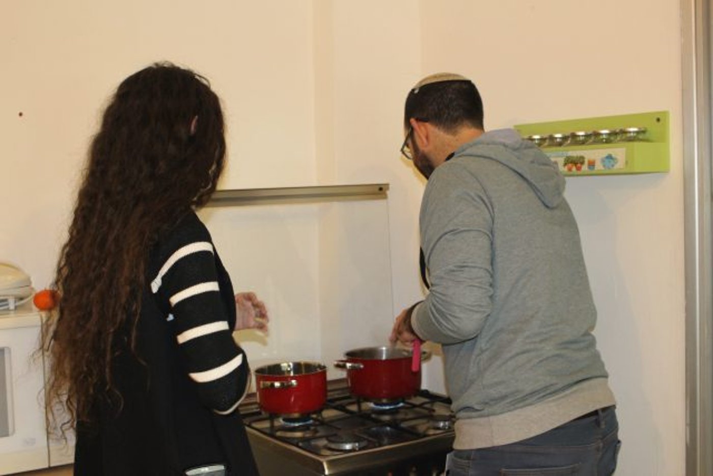 בדיון חשוב על תולדות האורז והשיטות המוזרות שחשבנו שעוזרות לבישול שלו